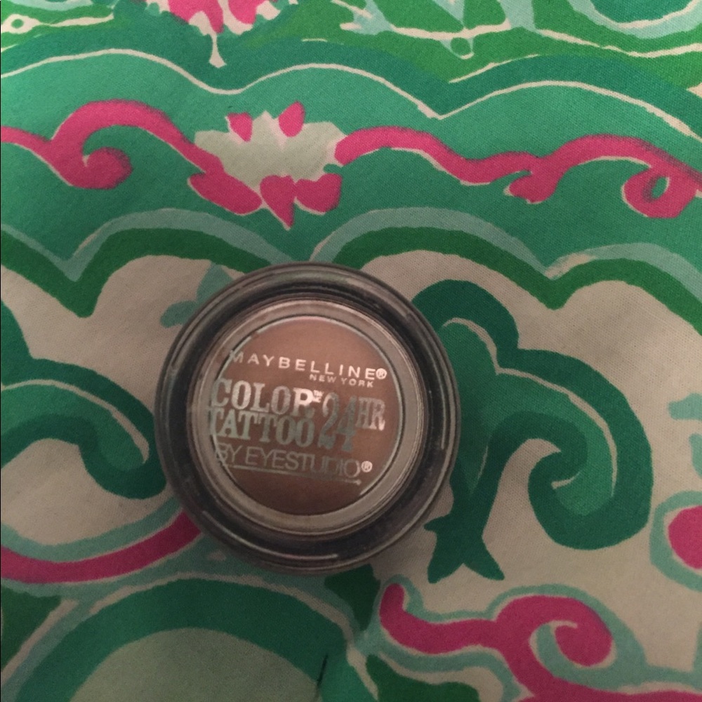 COLOR TATTOO 24 HOUR EYESHADOW MAYBELLINE
