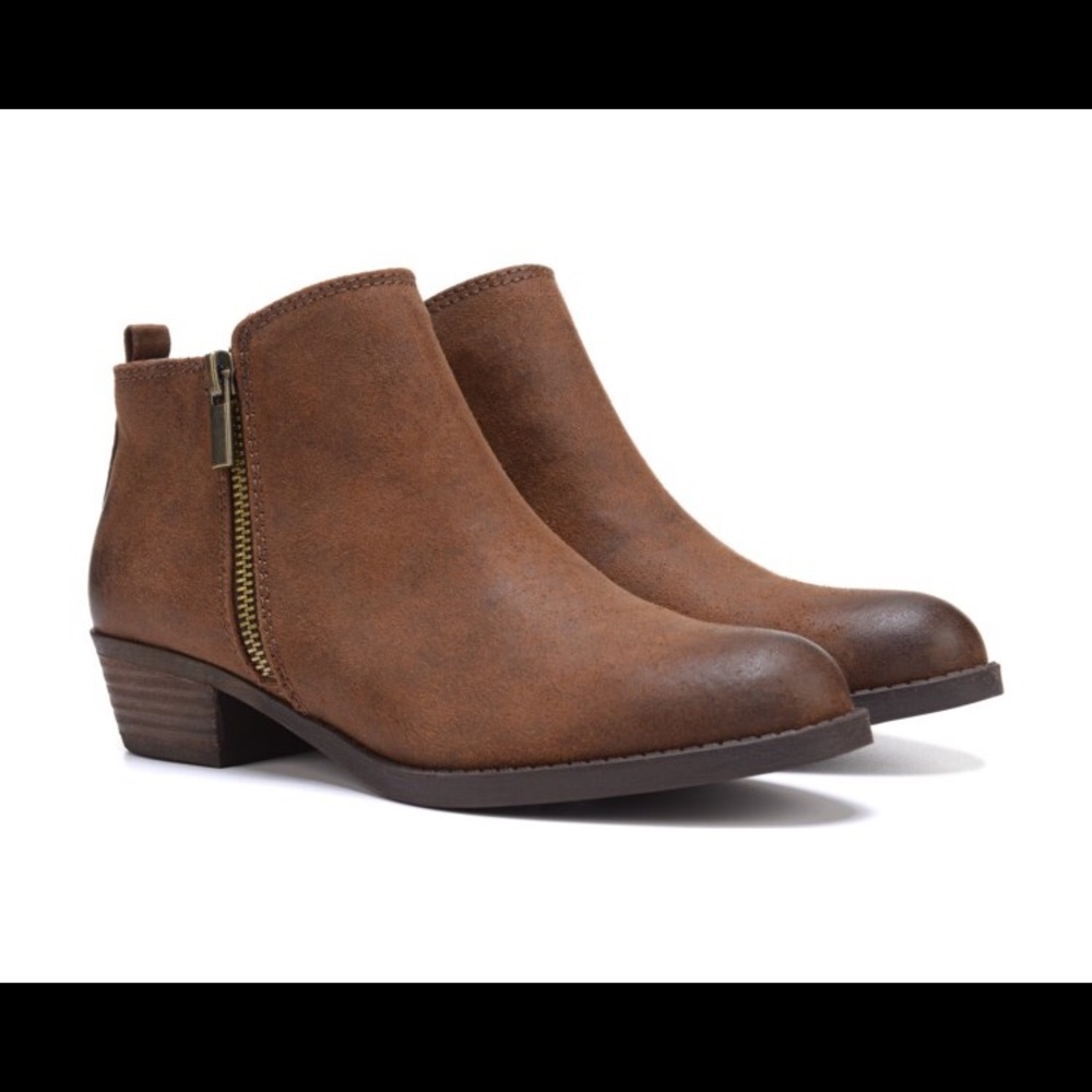Cathy Jean Tan Booties 8 1/2