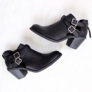 Steve Madden buckle western trendy ankle booties