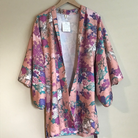❌Sold❌Floral Kimono - Picture 2 of 8