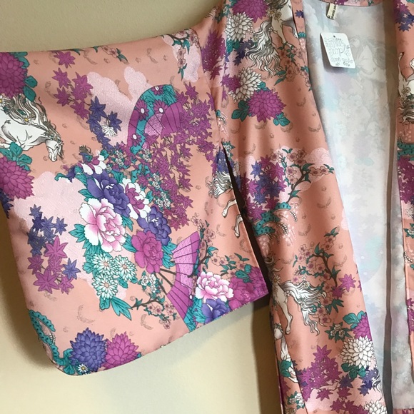❌Sold❌Floral Kimono - Picture 4 of 8