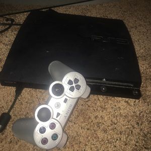 PS3 comes with two controllers and al games