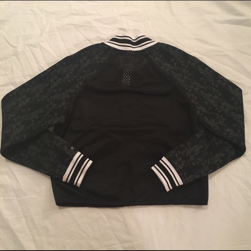 🆕 NWT Fabletics Tia Bomber Jacket - Picture 5 of 7