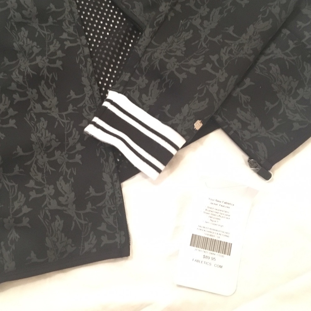 🆕 NWT Fabletics Tia Bomber Jacket - Picture 6 of 7
