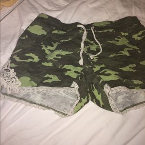 Juniors camouflage lace shorts