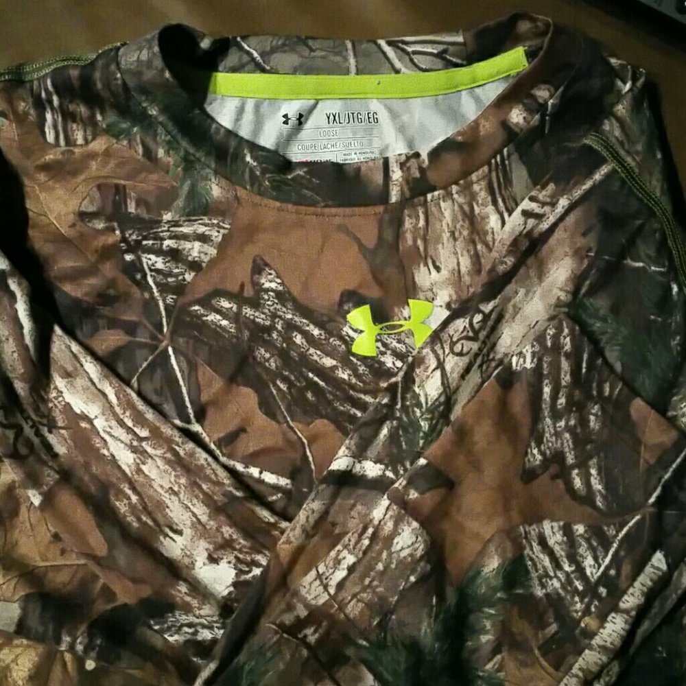 Youth xl under armour long sleeve shirt