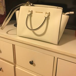 White michael Kors bag