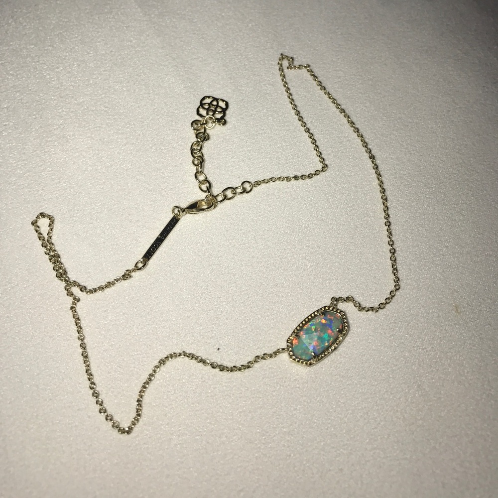Kendra Scott necklace
