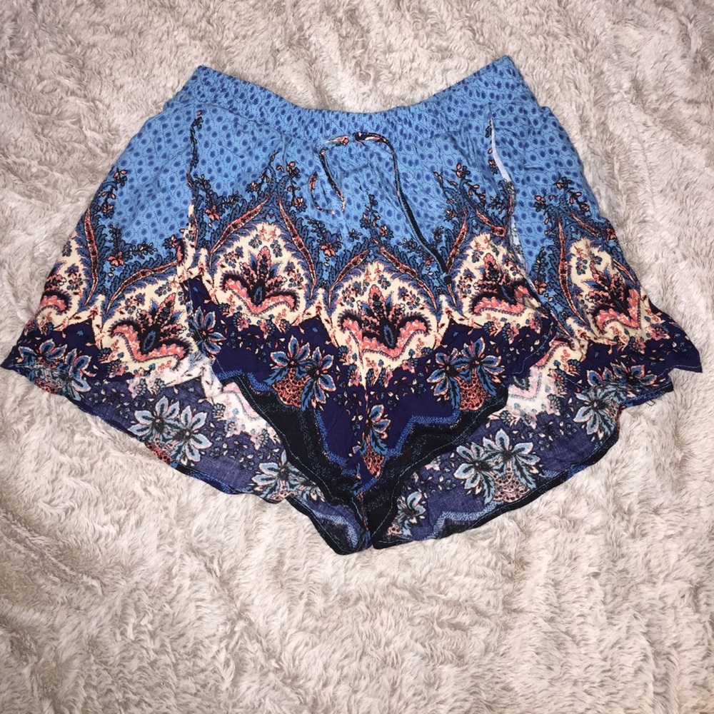 Hollister design short. Size Small