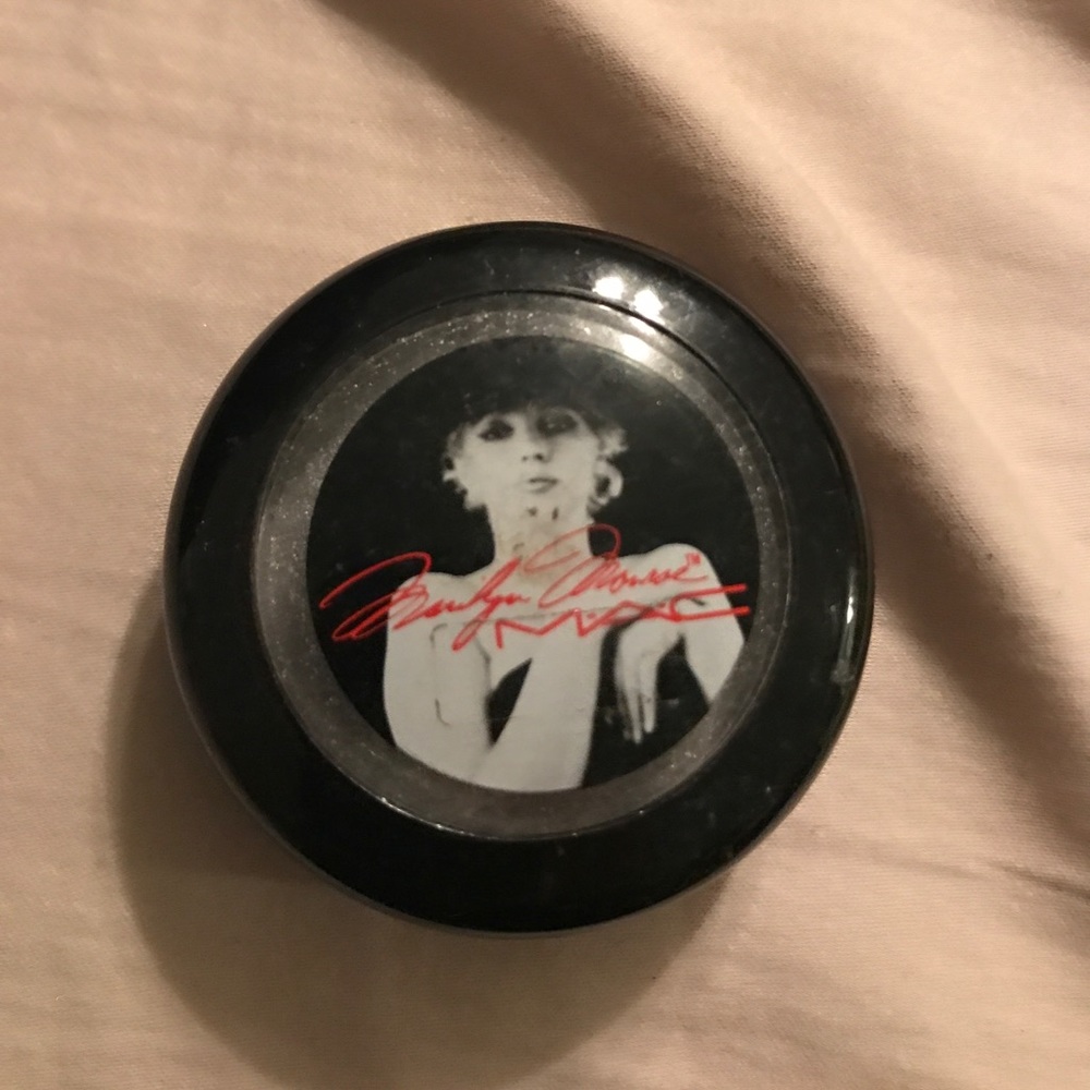 LE MAC MARILYN MONROE EYESHADOW