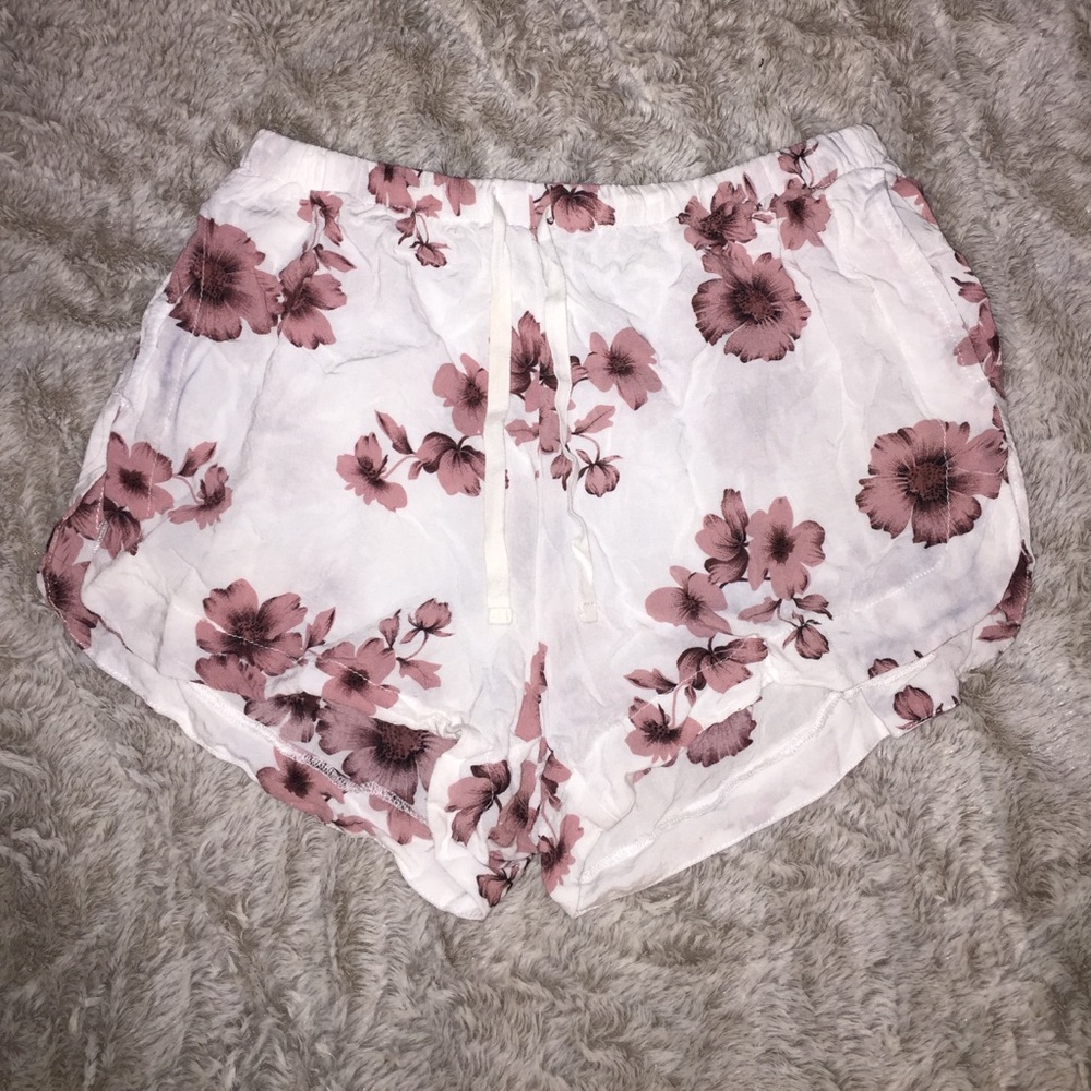 Brandy Melville floral shorts in perfect condition