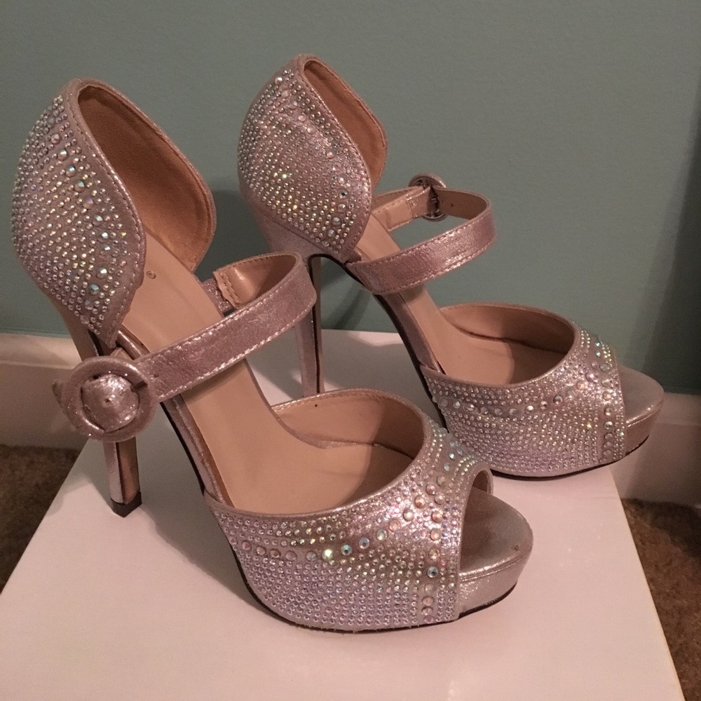 Rhinestone Derek❤️ Platform heels Size 6.5