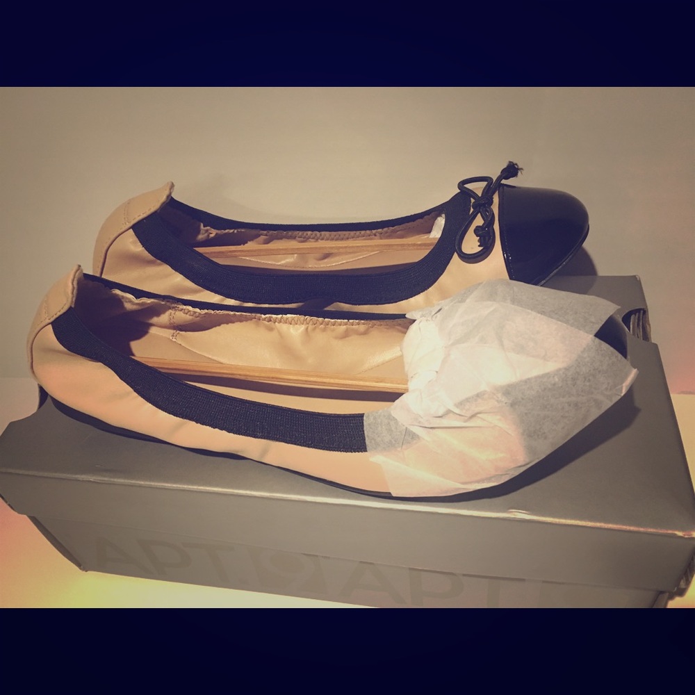 👉NIB APT. 9 Carmine Nude Flat Size 8 Nude/Black👈