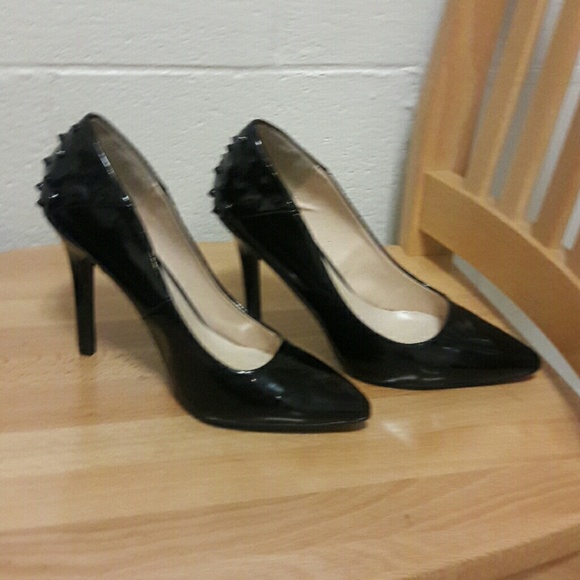 Classy Black Pointed Spiky Pumps - Picture 1 of 2