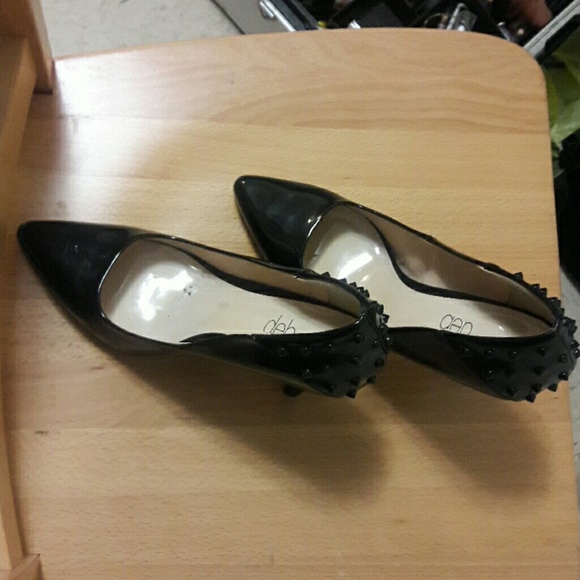 Classy Black Pointed Spiky Pumps - Picture 2 of 2