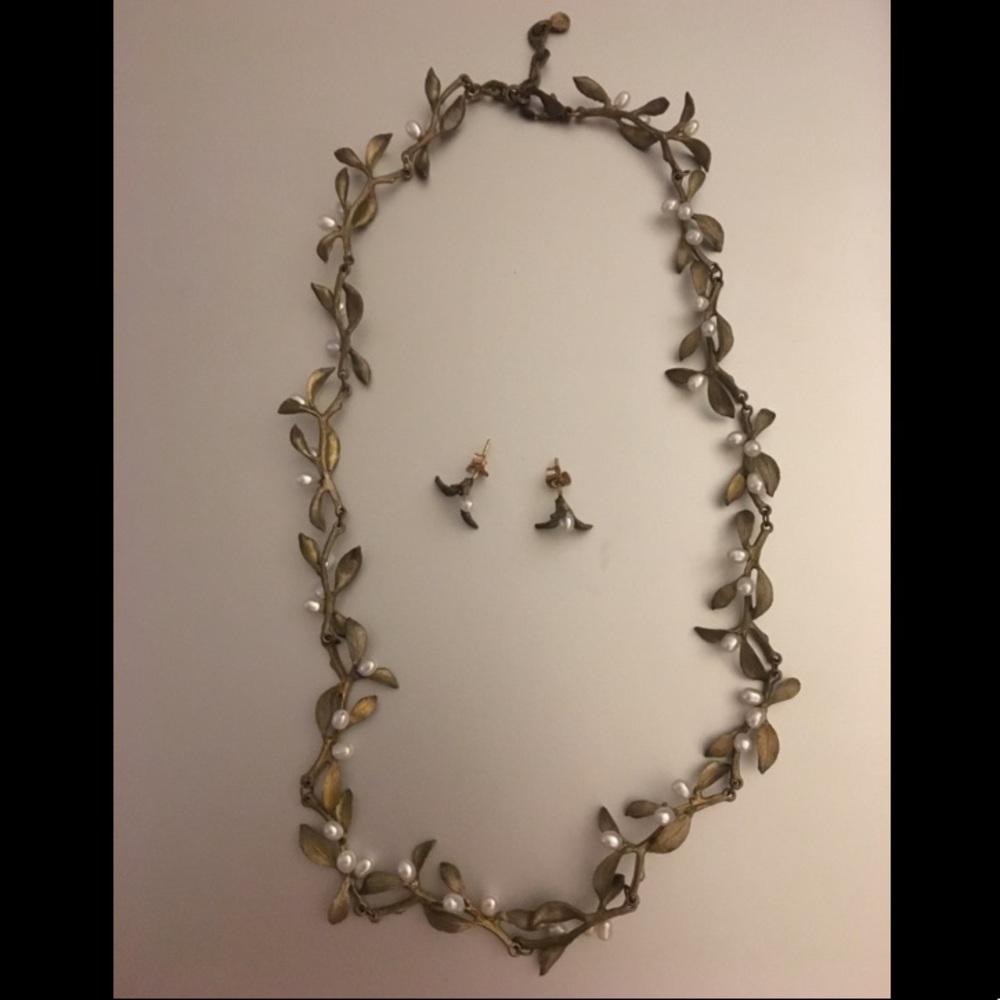 The Met Necklace and Earrings Myrtle Set