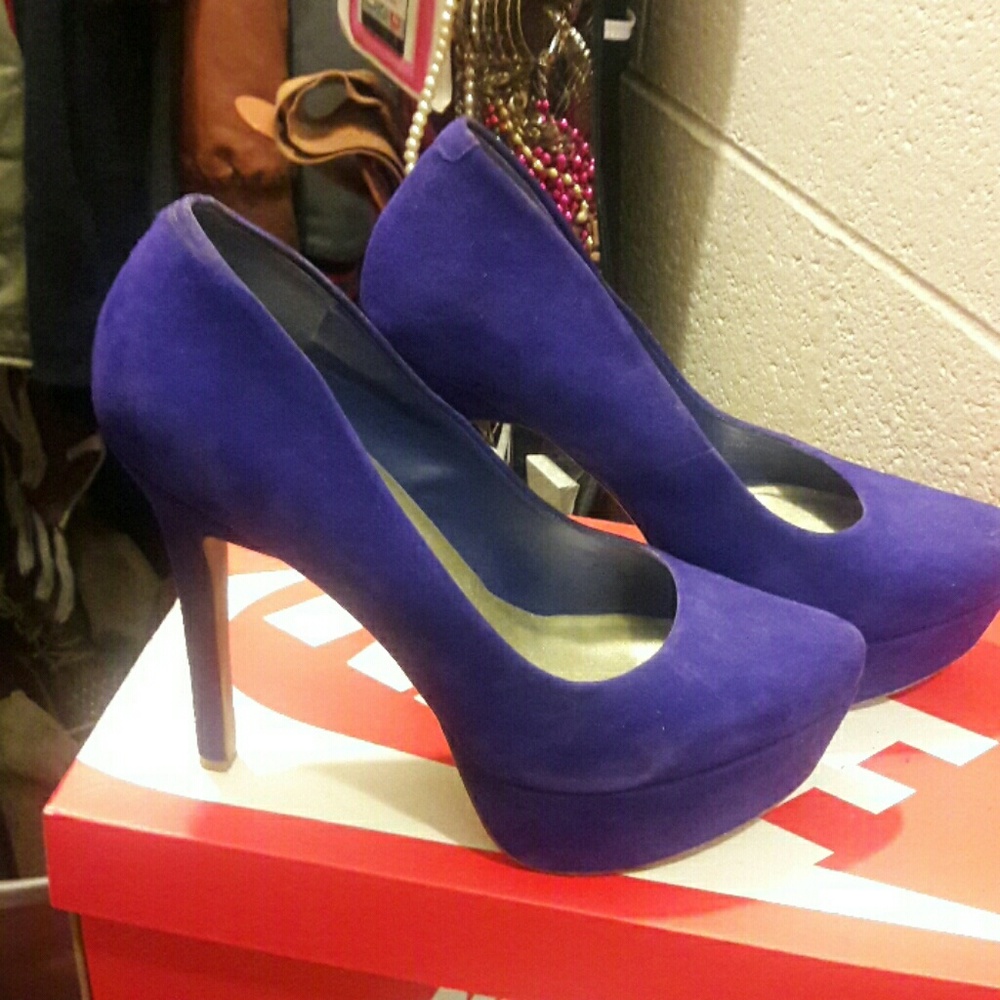 Sexy Jessica Simpson  Purple Pumps