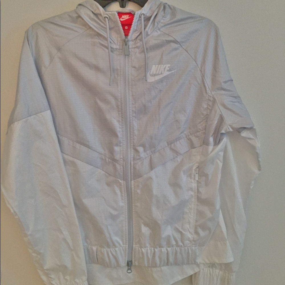PRICE DROP Platinum White Windbreaker Nike❄️