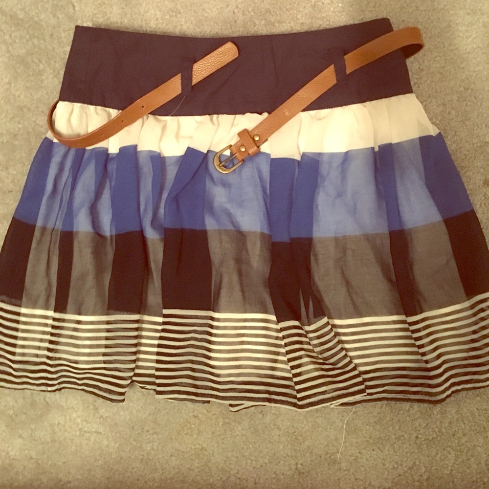 Wet seal skirt