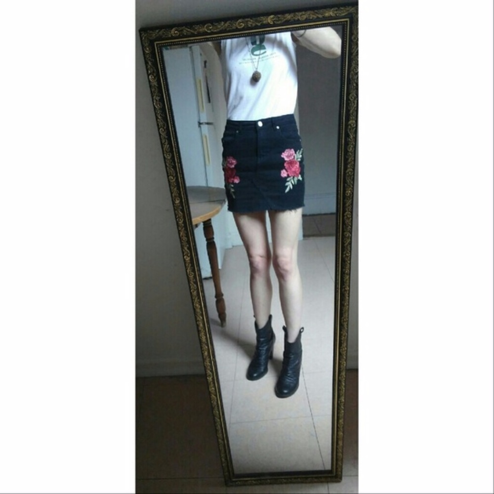 Rose raw hem denim mini skirt (black) - Picture 5 of 5