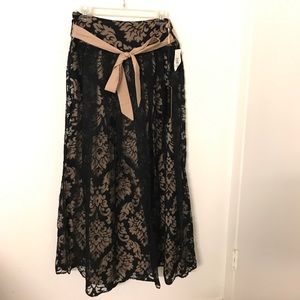 Fancy maxi skirt with transparent design detail