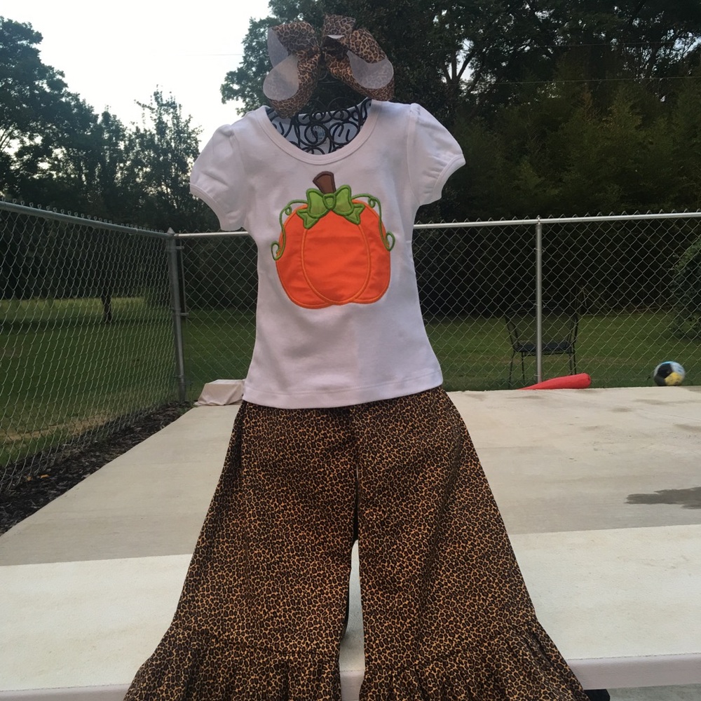 Child's fall Ruffle set with matching bow