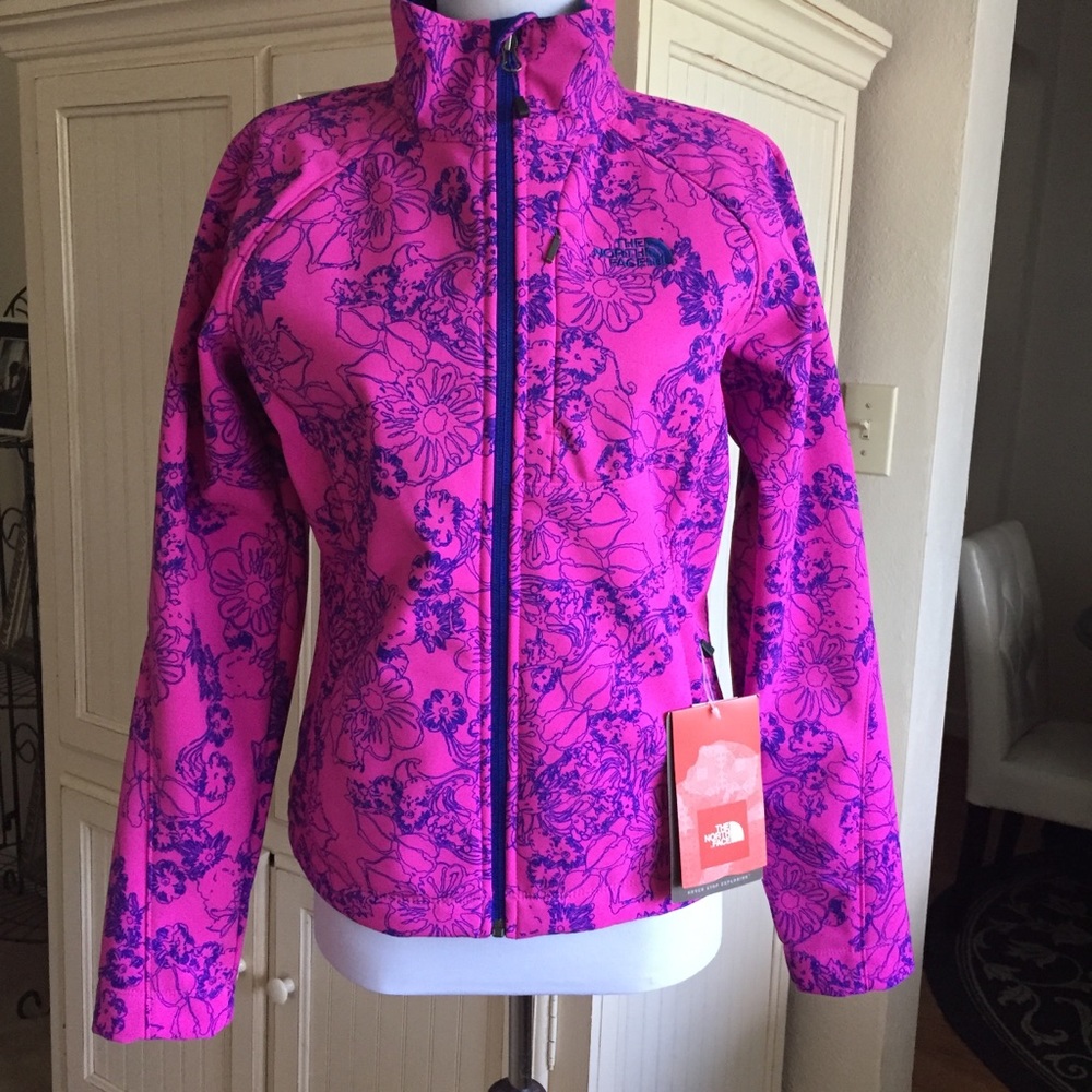 NWT The North Face women's jacket, size S. Pink