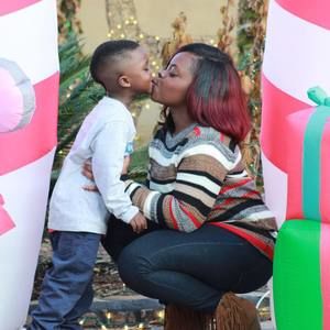 Meet your Posher, Santoya