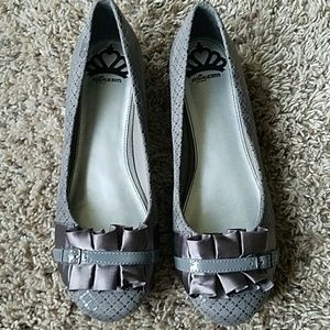 Grey Fregalicious ballet flats size 8.5