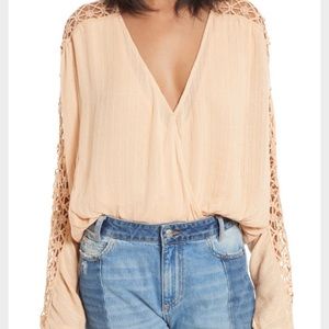 V neck lace blouse 👚