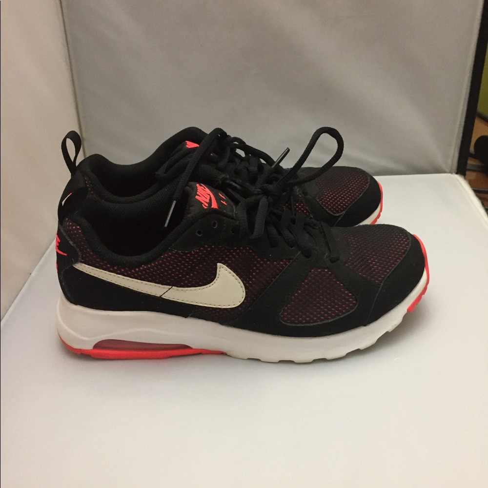 Nike Airmax Muse - size 8