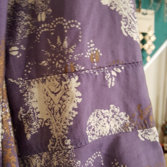 Lavender and gold patterned thin jacket size Small - Picture 3 of 3