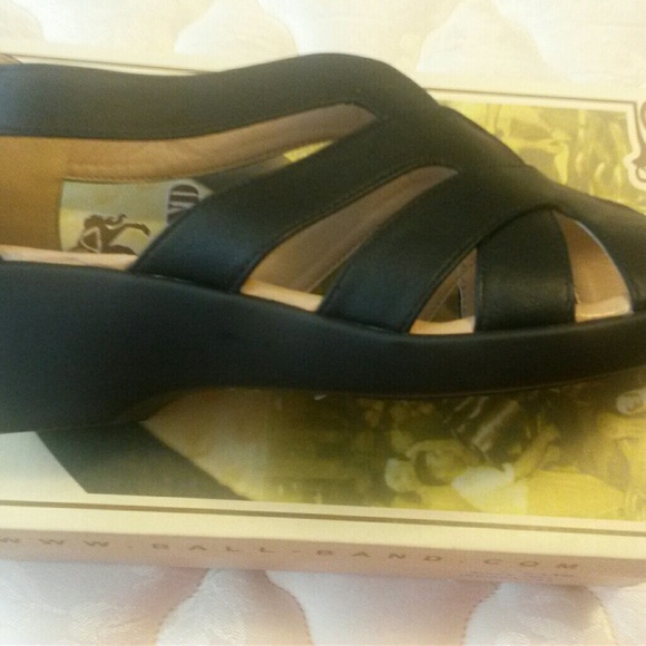 Sandals - Picture 2 of 4