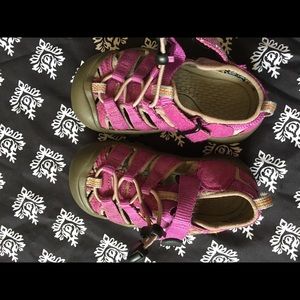 Keen kids sandals size 9