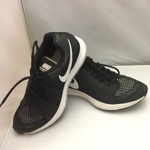 Nike Zoom Pegasus 31 running sneakers - size 8
