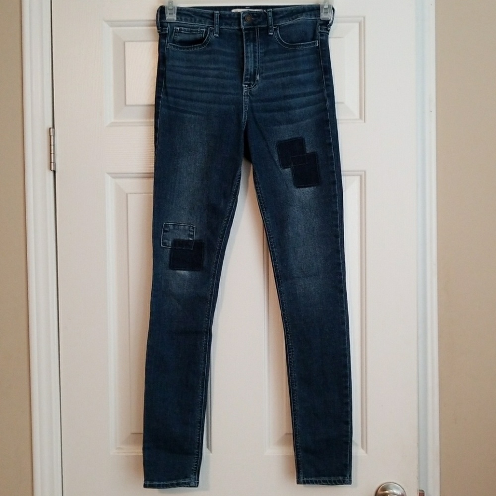 HOLLISTER SKINNY JEANS..SIZE 3 REG.