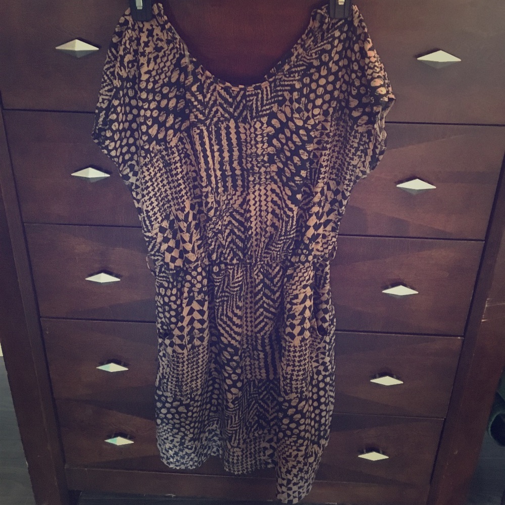 Everyone LOVES a dress with pockets !