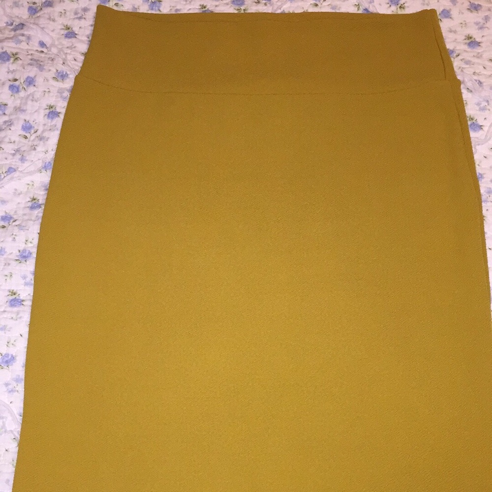 Large . LulaRoe Cassie mustard yellow