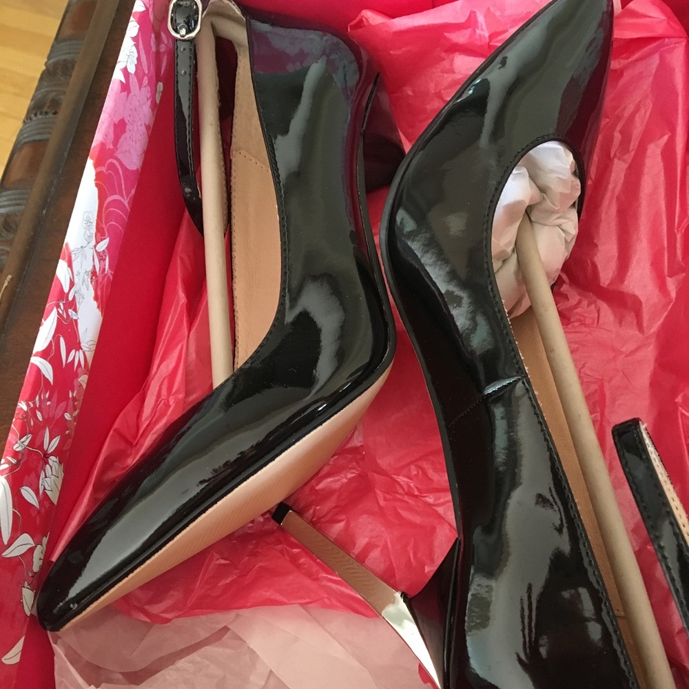 New In box Chinese laundry heels