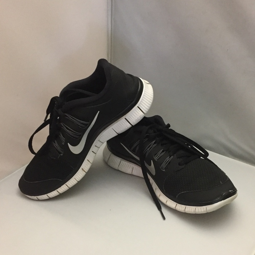 Nike Free 5.0 Running Sneaker - size 8