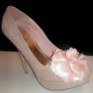 👠NIB👠Blush flower high heel