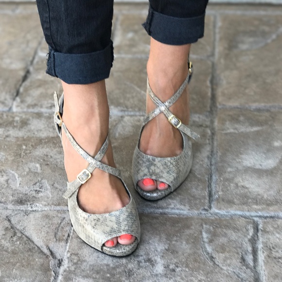 Black/Bronze Snake Print Peep Toe Heeled Pump - Picture 3 of 4