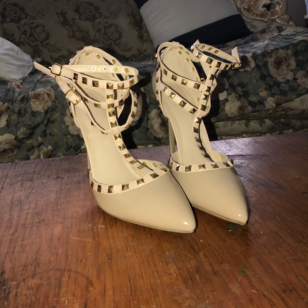Stunning Tan and Gold Heels - Picture 1 of 6