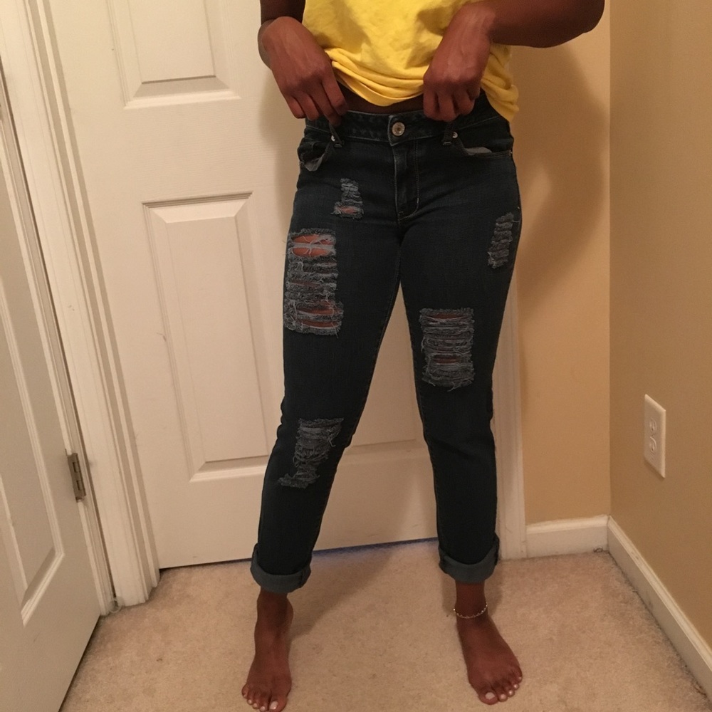 Booty boosting distressed jeans ❣️
