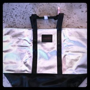 REDUCED! NWT VS Large Zipper Metallic Tote ❤️