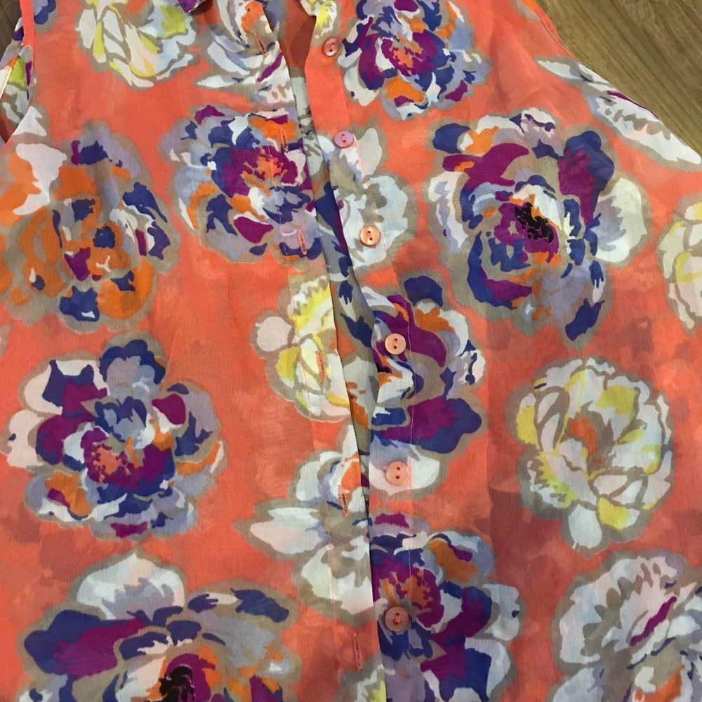 Floral button down top - Picture 3 of 3