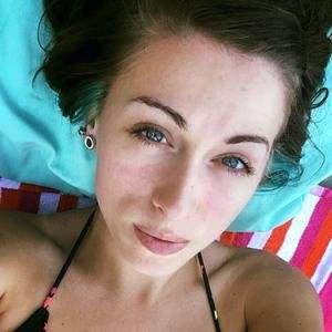 Meet your Posher, Elaine