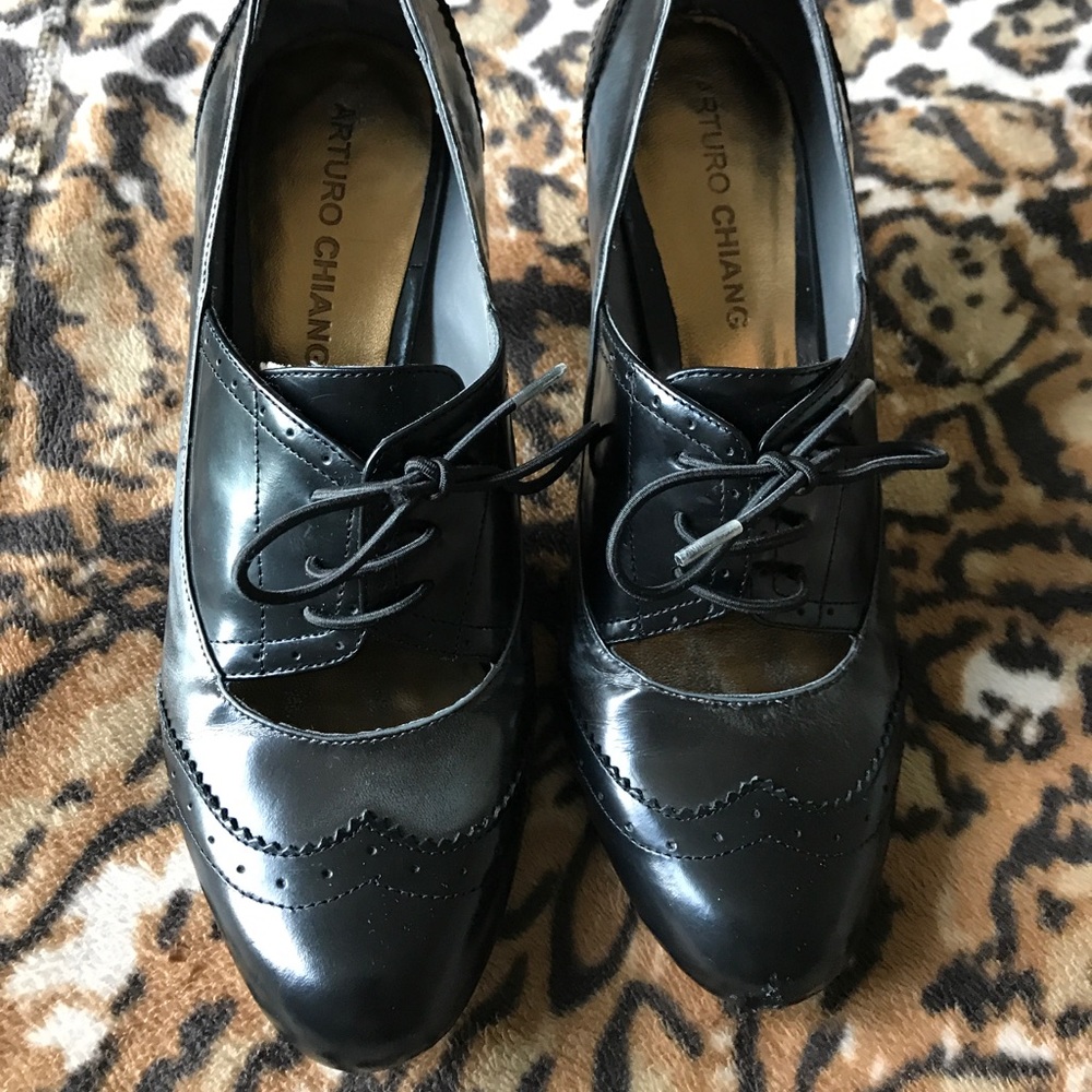 Arturo Chiang Black/Grey Leather Heels (sz 6.5)