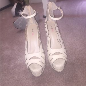 Nude open toed shoes