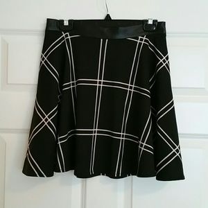 SAKS FIFTH AVENUE RED, black and white skirt! Sz.M